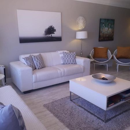 Blouberg Beachfront Apartment Bloubergstrand Exteriör bild