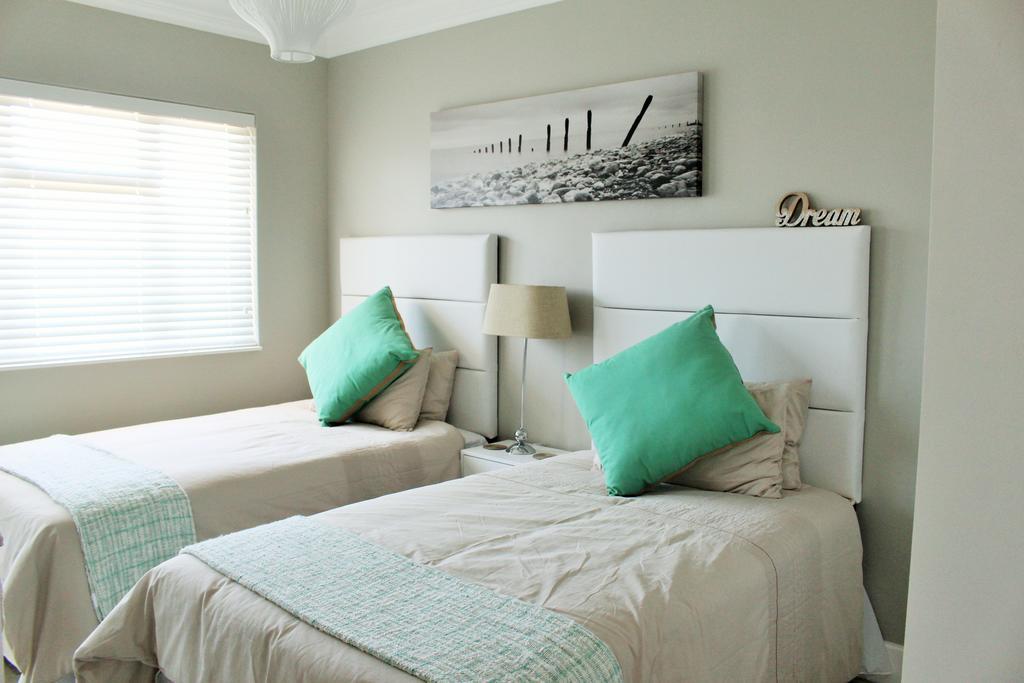 Blouberg Beachfront Apartment Bloubergstrand Rum bild