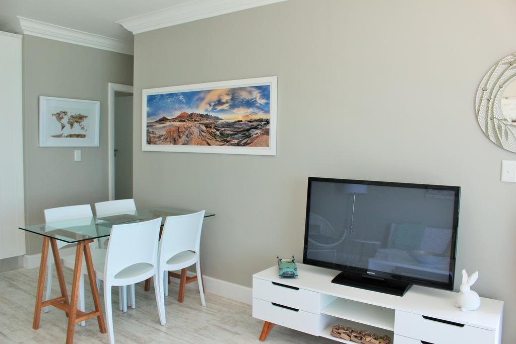 Blouberg Beachfront Apartment Bloubergstrand Rum bild