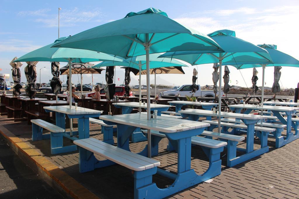 Blouberg Beachfront Apartment Bloubergstrand Rum bild