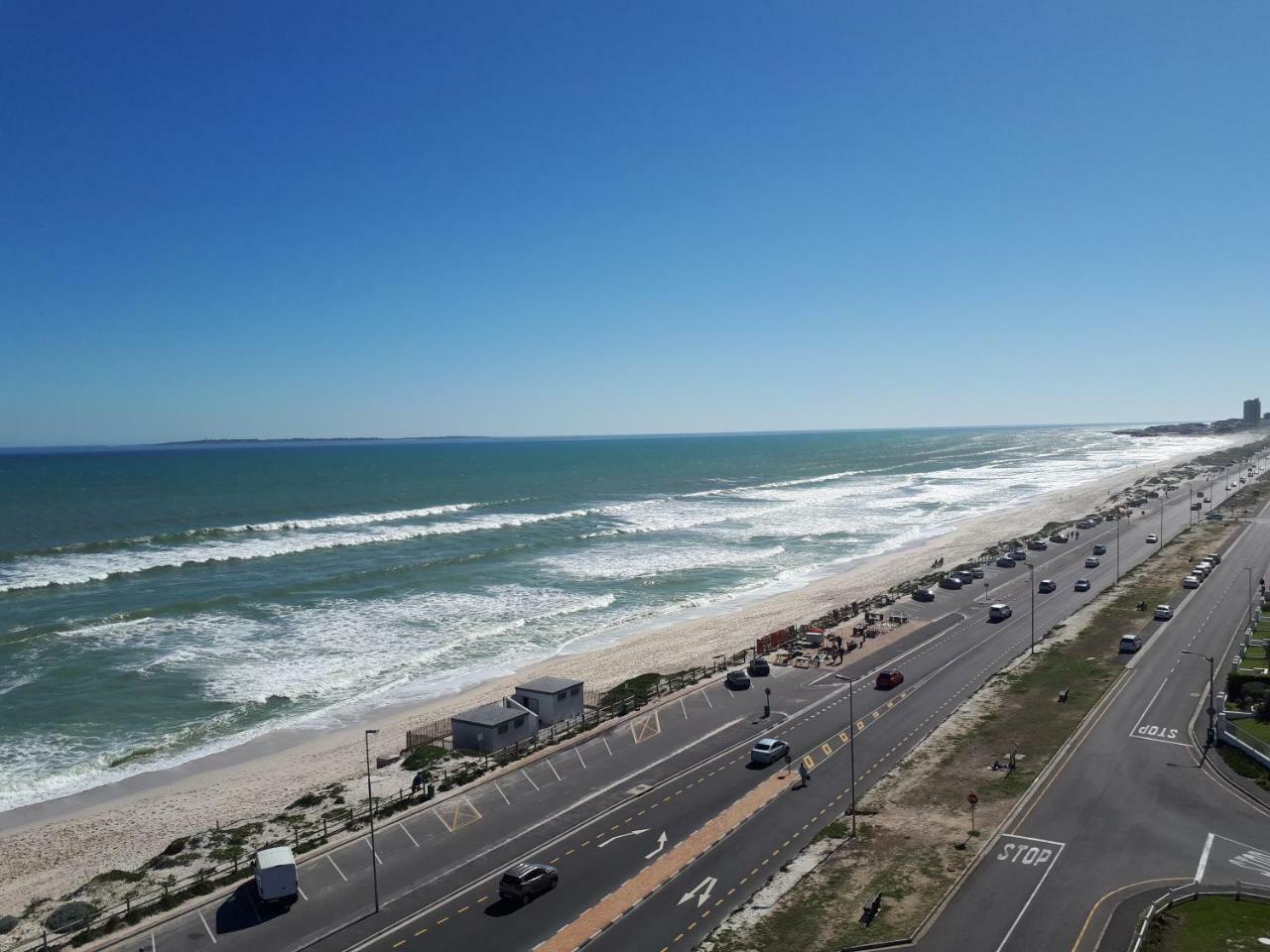 Blouberg Beachfront Apartment Bloubergstrand Exteriör bild