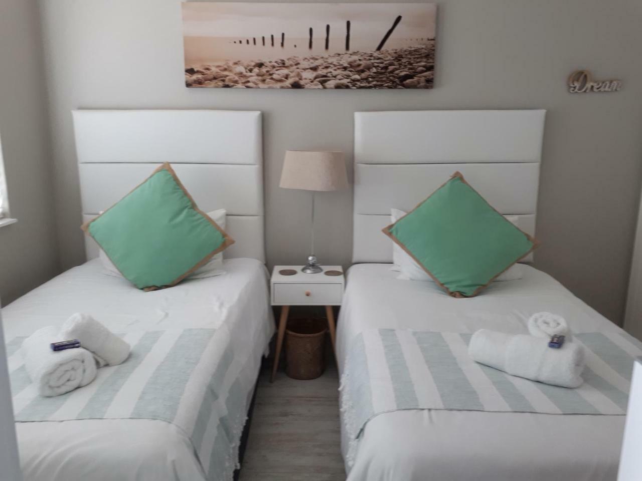 Blouberg Beachfront Apartment Bloubergstrand Exteriör bild