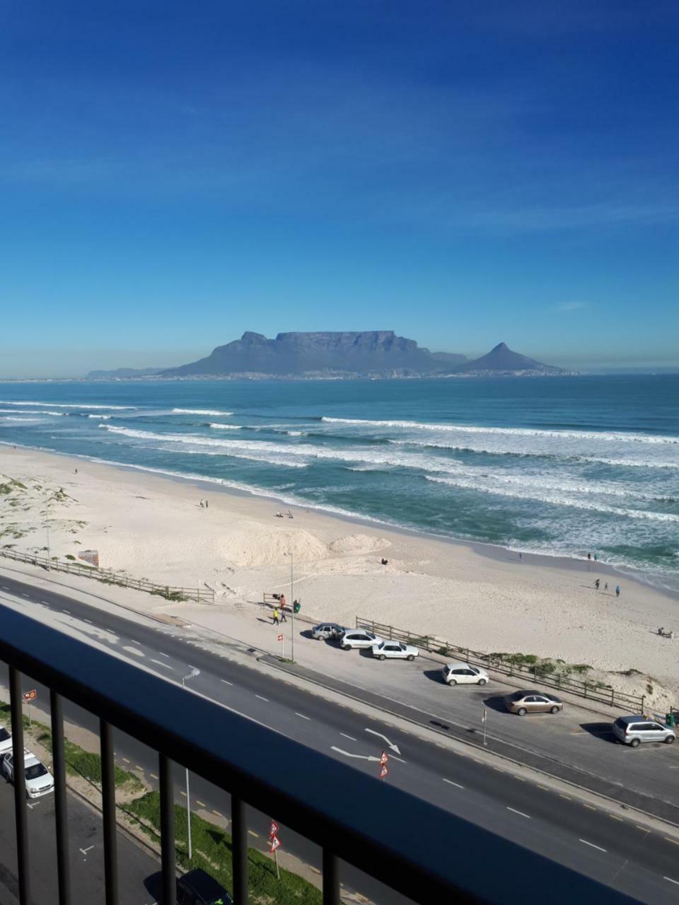 Blouberg Beachfront Apartment Bloubergstrand Exteriör bild